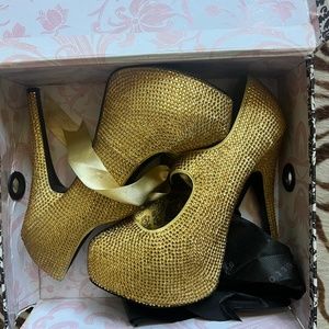 Bordello Gold Rhinestone platform heels size 10
